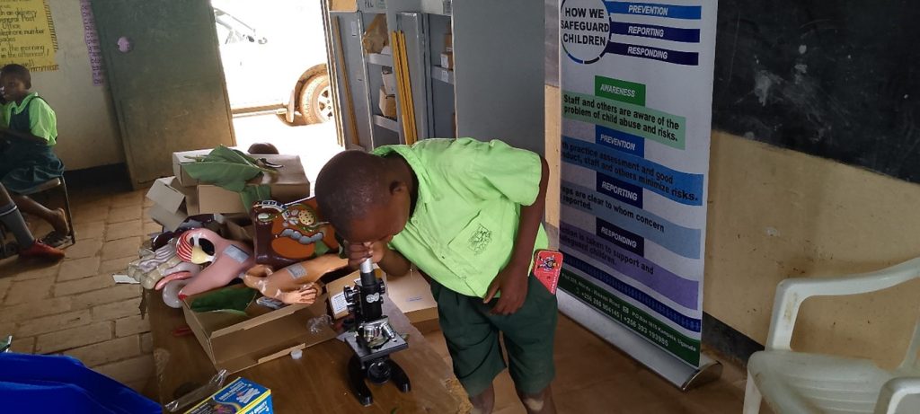 TRAINING TEACHERS ON THE EFFECTIVE USE OF PRIMARY INTEGRATED SCIENCE KITS IN EASTERN AND WESTERN